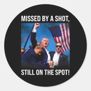 av ett historiskt ögonblick för Shot Donald Trump Runt Klistermärke