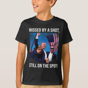 av ett historiskt ögonblick för Shot Donald Trump T Shirt