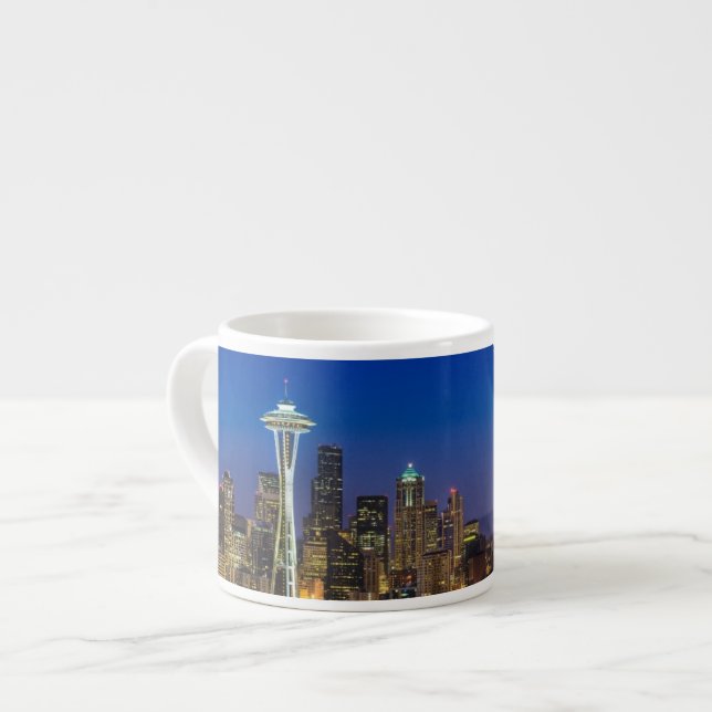 Avbilda av Seattle horisont i morgontimmar Espressomugg (Framsida vänster)