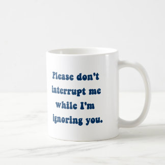 Avbryta mig inte medan jag ignorerar dig kaffemugg