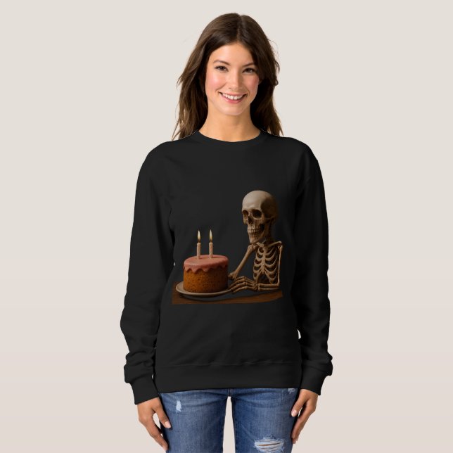 Även skelett förtjänar en födelsedagstårta t shirt (Hel framsida)