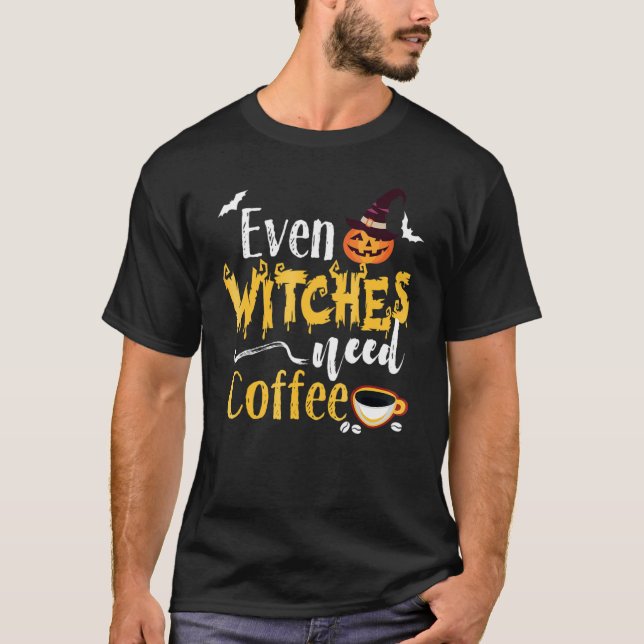 Även vittnen behöver kaffe Halloween Witch Tee (Framsida)