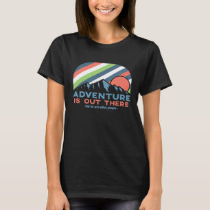 Äventyr är ute där ute och Camping är roligt T Shirt