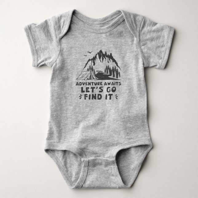 Äventyr Awaits Låt oss Hitta den T Shirt (Framsida)