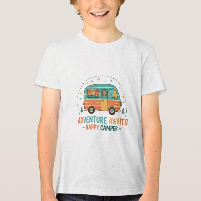 Äventyr Awaits Lycklig Camper T Shirt (Framsida)