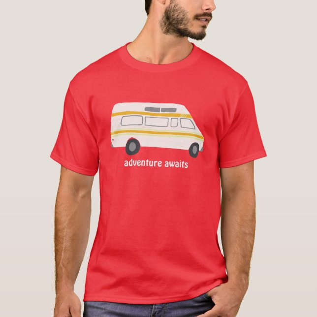 Äventyr Awaits! Vintage campervan vanlife RV T Shirt (Framsida)