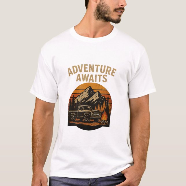 Äventyr Awaits Vintage Camping T-Shirt (Framsida)