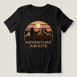 Äventyr börjar Camping Hiking , äventyr väntar på T Shirt