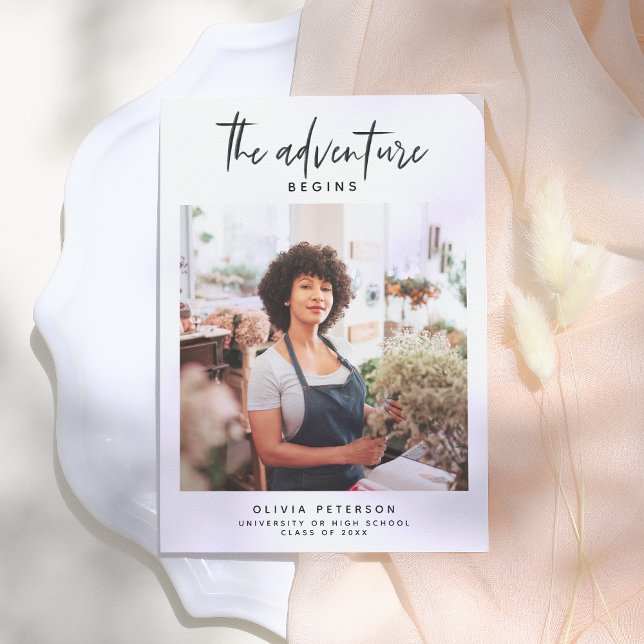 Äventyr börjar med det moderna fotot Studenten Inbjudningar (Skapare uppladdad)