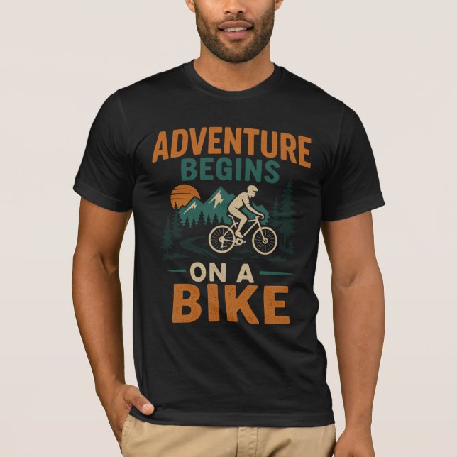 Äventyr börjar på Bike T-Shirt (Framsida)