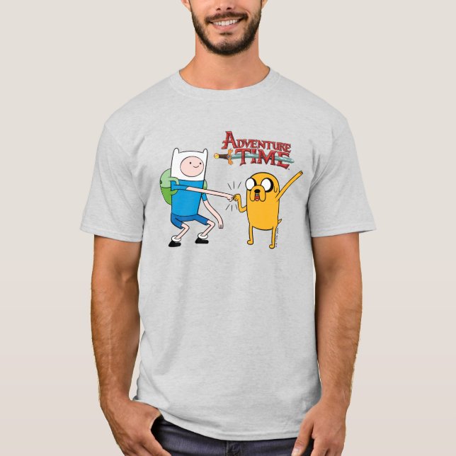 Äventyr | Finn & Jake Fist Bump T Shirt (Framsida)