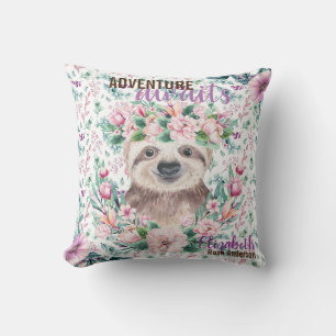 Äventyr inväntar Baby SLOTH Lila Blommigt vid namn Kudde