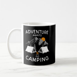 Äventyr väntar, gå och campa i naturen för att hys kaffemugg