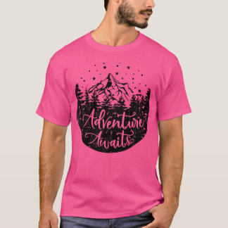 Äventyr väntar i Underbaren utomhus på camping T Shirt
