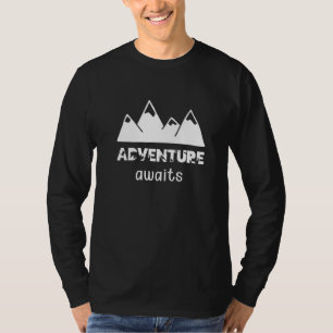 Äventyr väntar på att bergsberget ska öppnas i hök t shirt
