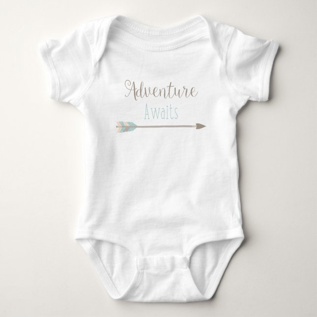 Äventyr väntar på babydräkten tee (Framsida)
