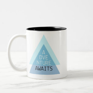 Äventyr väntar på den Motivational muggen Två-Tonad Mugg