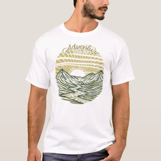 Äventyr väntar på ett Vintage berg med stranden sj T Shirt