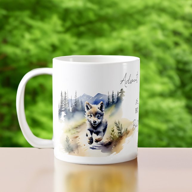 Äventyr väntar på vargen unge med babyduschfavörer kaffemugg (Wolf cub adventure awaits baby shower favors personalized coffee mug watercolor cute wolf cub)