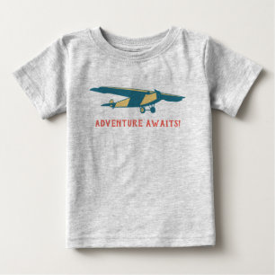 Äventyr väntar på vintageflygplan t shirt