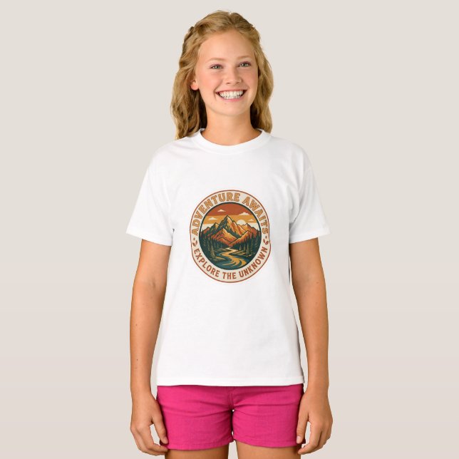 Äventyret Väntar Klistermärke - Vintage Berg Natio T Shirt (Hel framsida)