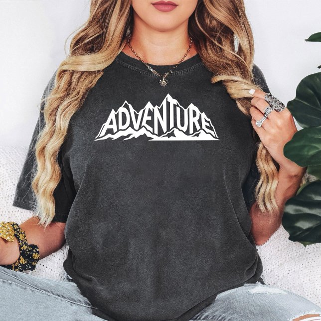 Äventyrsberg Textgrafik T Shirt (Skapare uppladdad)