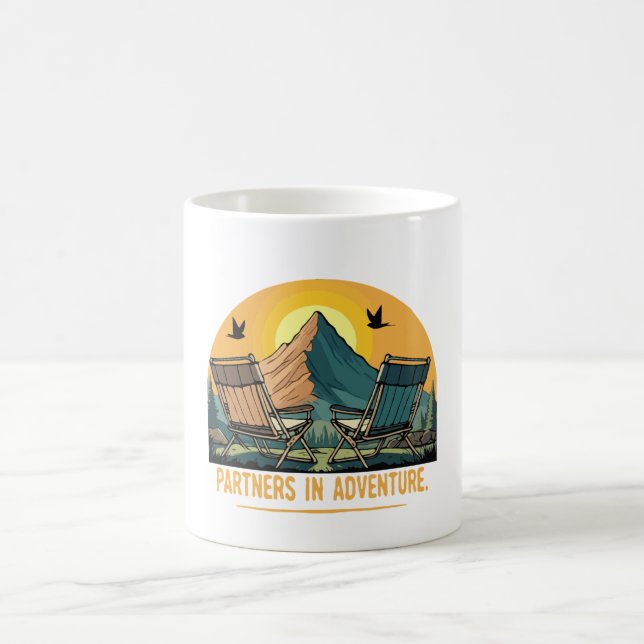 Äventyrsresenärer | Retro Mountain Camping Kaffemugg (Center)