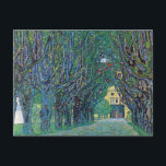 Avenue in Schloss Kammer Park av Gustav Klimt Vykort<br><div class="desc">Avenue in Schloss Kammer Park (1912) av Gustav Klimt är en vintage Victorian Era bra art symbosm-målning. En yttre syn på ett slott i slutet av en lång träd-fodrad gata omgiven av vackra trädgårdar i vår. Schloss Kammer är ett slott som omges av vatten i Sjö Attersee i norra Österrike...</div>