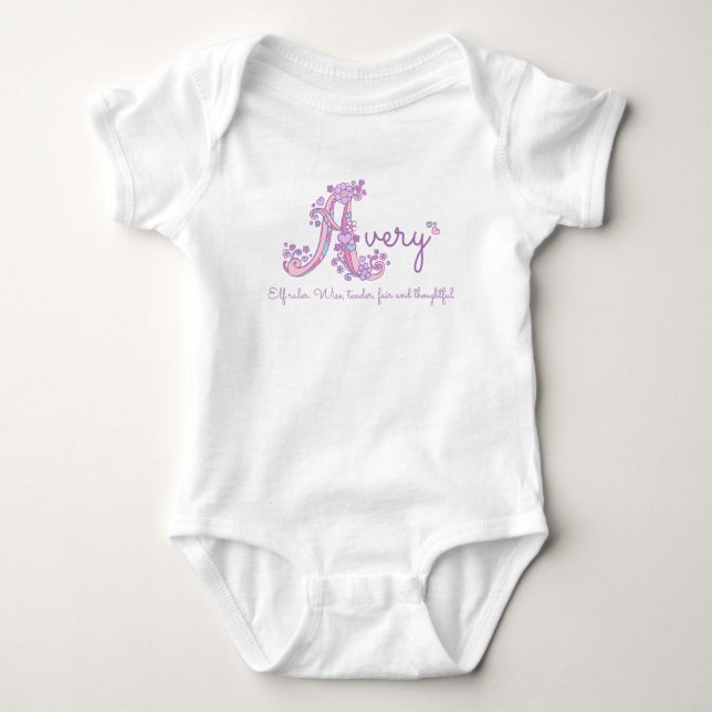 Avery namn pastel lila anpassningsbar  t shirt (Framsida)