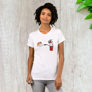 Avfyra eldsläckaren som ut sätter, avfyrar kvinn tee shirt
