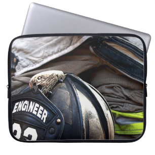 Avfyra kämpen laptop sleeve