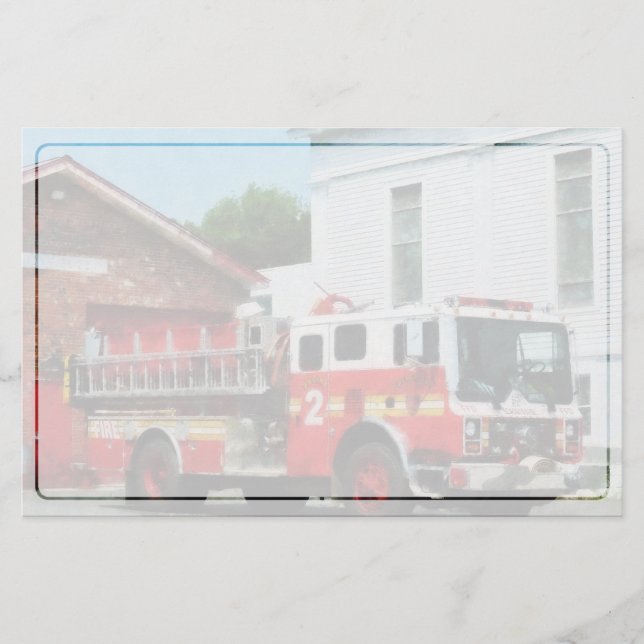 Avfyra motorn framme av Fire stationen Brevpapper (Framsida)