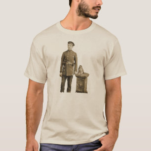 Avfyrar den 19th århundradebrandmannen för vinta tee shirt