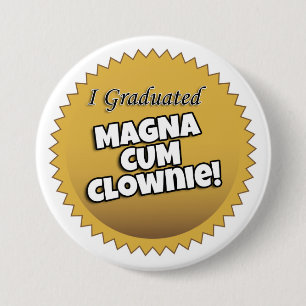 "Avlade examen jag Magna Cum Clownie" knäppas Knapp