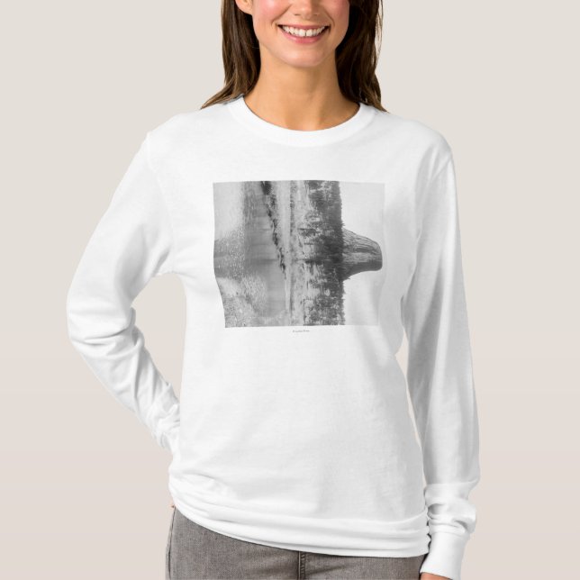 Avlägset beskåda av djävulen torn med vatten i tee shirt (Framsida)