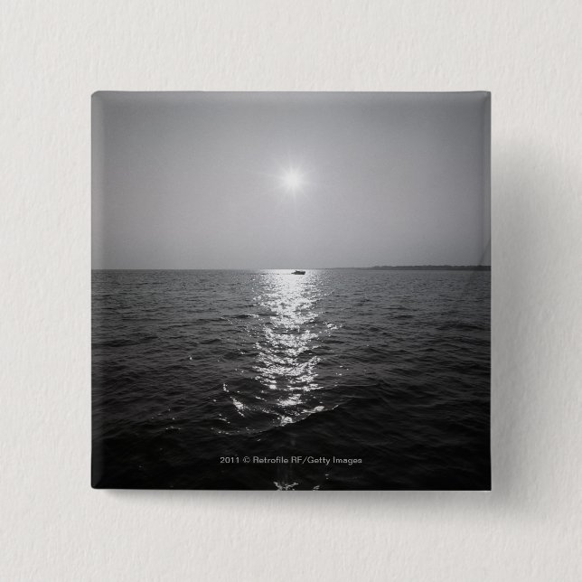 Avlägset fartyg på hav knapp (Framsida)