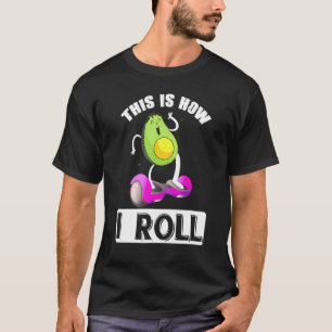 Avokado på en kåpskiva med hjul t shirt