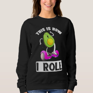 Avokado på en kåpskiva med hjul t shirt