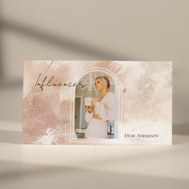 Avslappnad Beige | Affärskort för modern inflytels Visitkort (Skapare uppladdad)