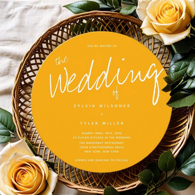 Avslappnad Gult Typografi Bröllop Inbjudningar (Customize this cheerful yellow invitation for your wedding!)