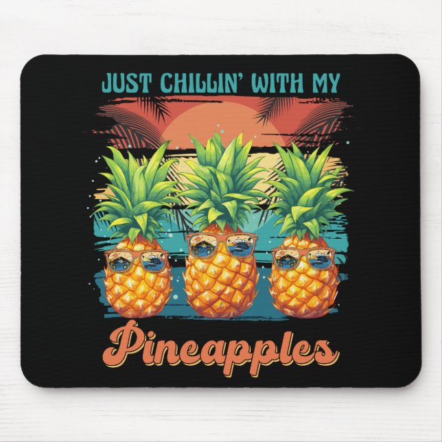 Avslappnad Med Mina Ananas Solglasögon Tropisk  Musmatta (Framsidan)