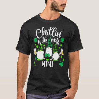 Avslappnad med mina Nini St Patricks Day Tomtegård T Shirt
