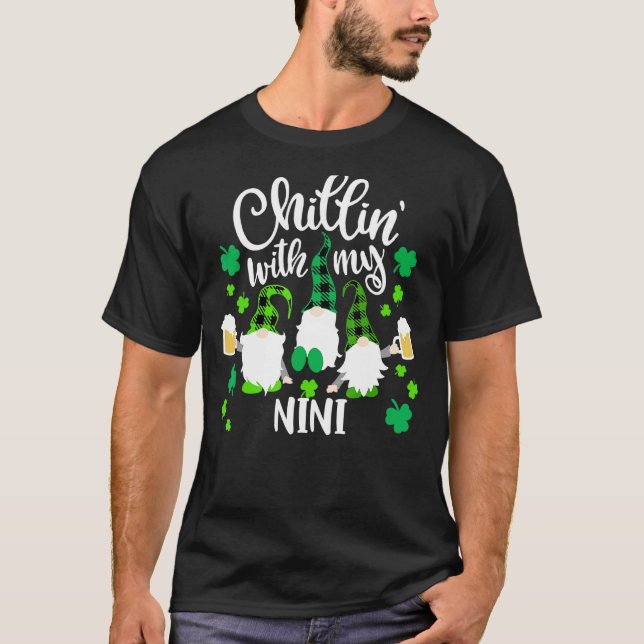 Avslappnad med mina Nini St Patricks Day Tomtegård T Shirt (Framsida)