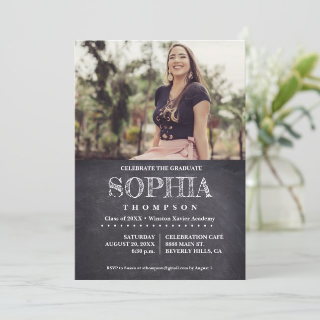 Avslappnad Photo Chalkboard Celebrate Student Inbjudningar (Stående Fram)