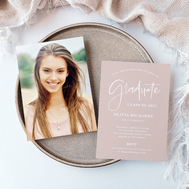 Avslappnad  Rosa och vit  i skript | Grad Party Inbjudningar (Skapare uppladdad)