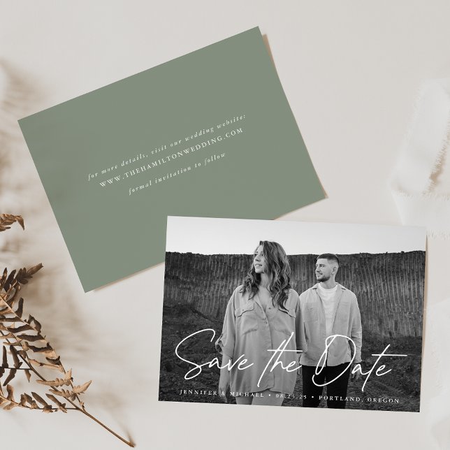 Avslappnad Script Sage Grönt Photo Spara Datumet (Skapare uppladdad)