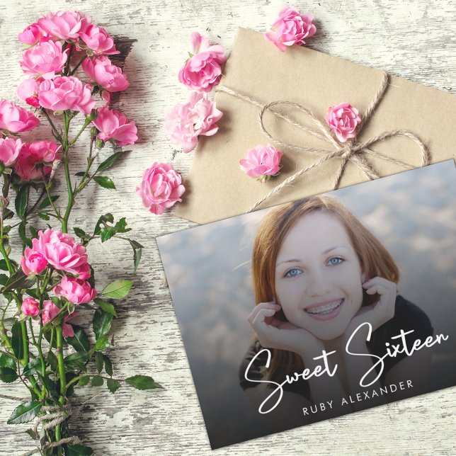 Avslappnad Skriptvit 4 fotosvett 16 födelsedagar Inbjudningar (Skapare uppladdad)