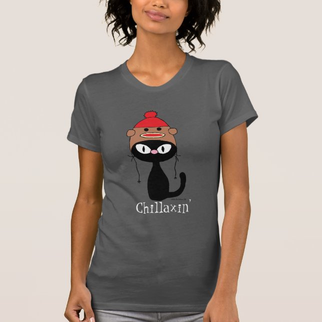 Avslappnad svart katt med strumpmonkeymössa t shirt (Framsida)