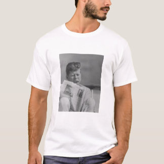 Avslappnande yttersida för JFK Tee