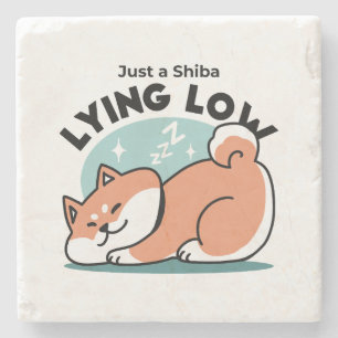 Avslaxade Shiba Inu Art: Bara ett Shiba Ljuger låg Stenunderlägg